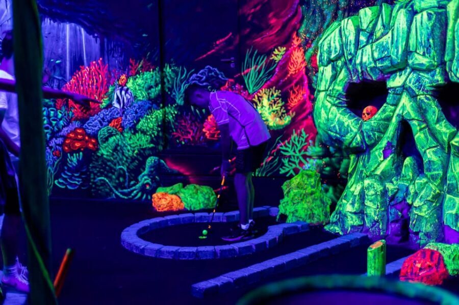 Aloha Amsterdam: 12-Hole Glow-in-the-Dark Mini-Golf - Aloha Amsterdam: where the glow-golf vibe starts