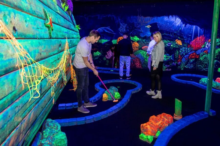 Aloha Amsterdam: 12-Hole Glow-in-the-Dark Mini-Golf - Drinks and snacks: why the bar area matters