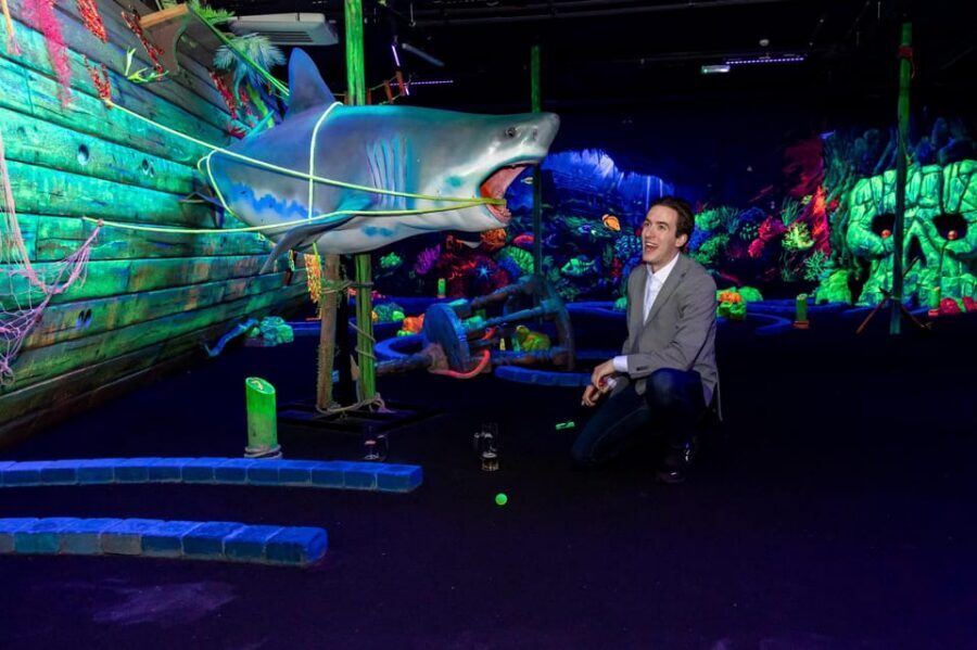 Aloha Amsterdam: 12-Hole Glow-in-the-Dark Mini-Golf - Getting there without stress: tram, bus, and finding the entrance