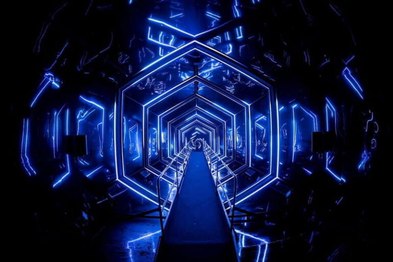 AMAZE Amsterdam: Immersive Audiovisual Experience - Room-by-room: lights, lasers, sound, smoke, and media art