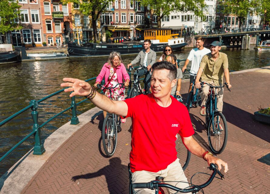 Amsterdam: 2.5-Hour Bike Tour - Vondelpark and Museumplein: green calm and big art in a single finish