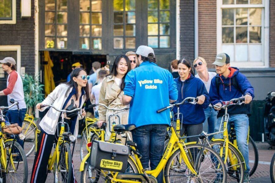 Amsterdam: 3h E-Bike Tour with break - Harbor canals and hidden courtyards: the ride-by photo moments