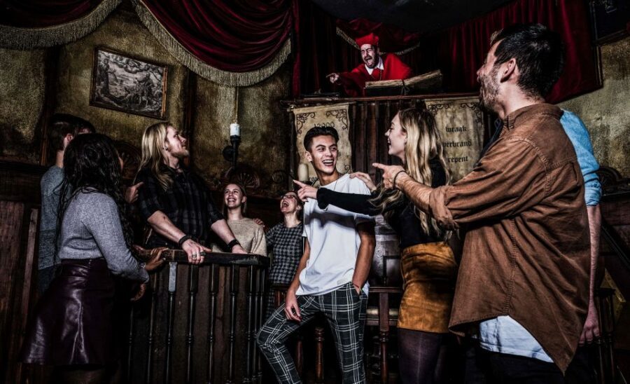 Amsterdam: Amsterdam Dungeon Entrance Ticket - The show format: theater with you inside the story