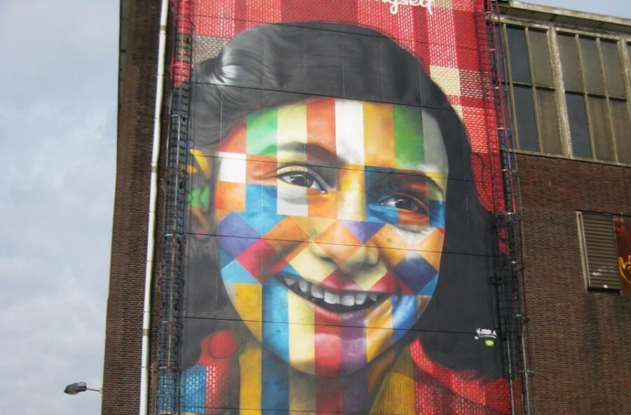 Amsterdam: Anne Frank Walking Tour - Auschwitz Monument: A Serious Moment Where the Story Changes Tone
