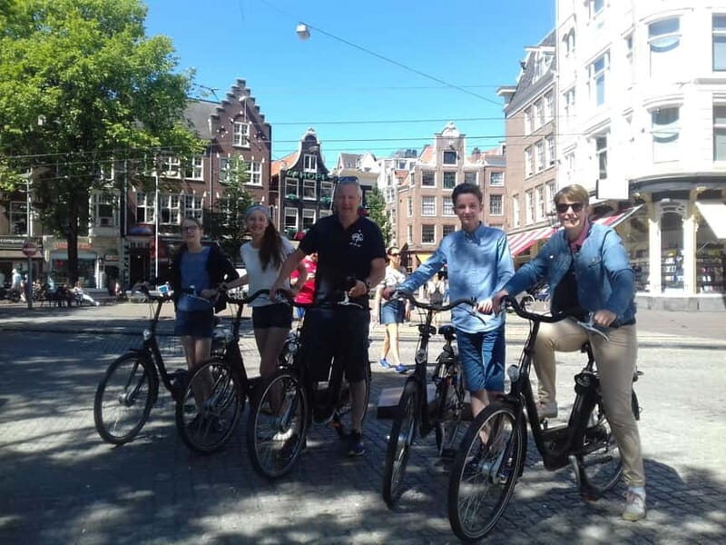 Amsterdam bike tour with a French-speaking guide local! - Why this bike tour is a smart first move in Amsterdam