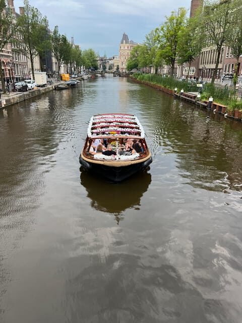 Amsterdam: Boat Tour with Optional Unlimited Drinks - The 45-minute route: Amsterdam highlights from the water