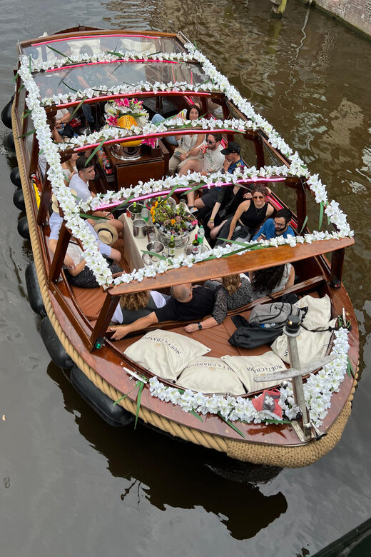 Amsterdam: Boat Tour with Optional Unlimited Drinks - Meeting the Enterprise boat with yellow-jacket staff