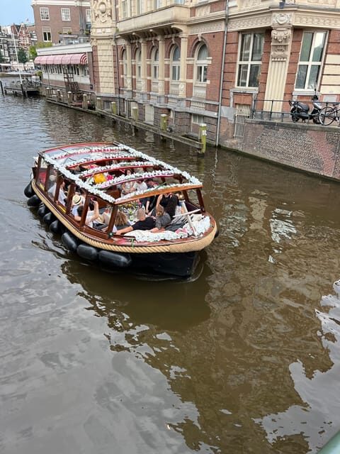 Amsterdam: Boat Tour with Optional Unlimited Drinks - Who this 45-minute unlimited-drinks cruise is for