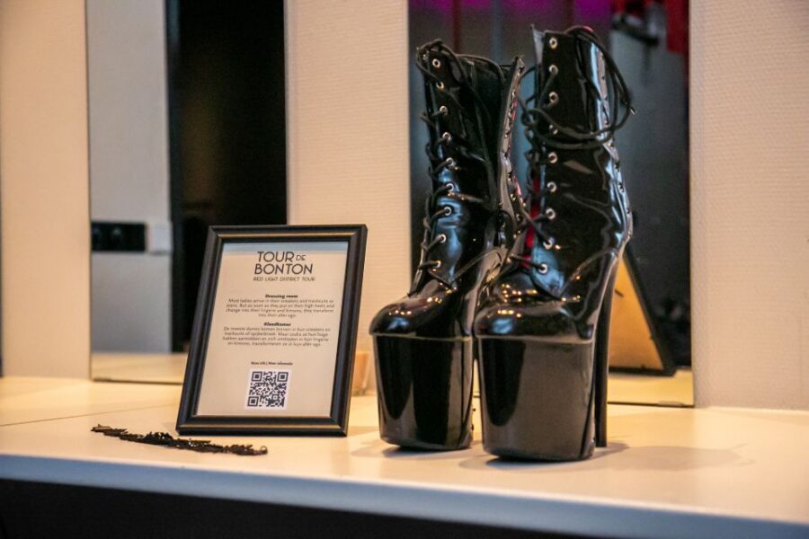 Amsterdam: Brothel Tour with Sex Worker Guide - QR Codes and Room Stories: Use Your Phone Like a Guide Tool