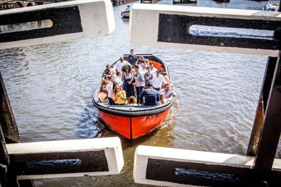 Amsterdam: Canal Belt Private Beer Boat Tour - The skipper + English live guide: what you get besides views