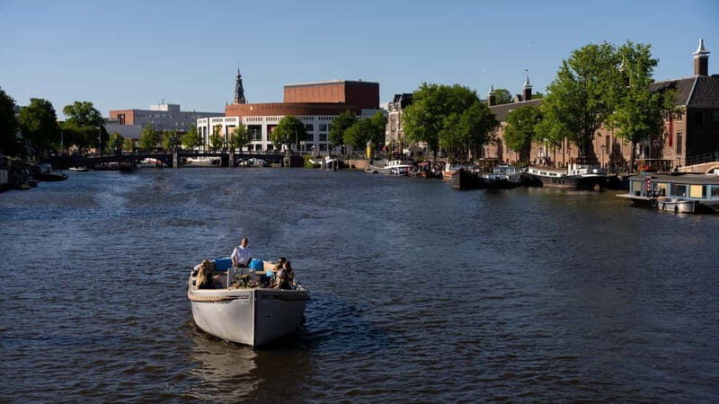 Amsterdam: Canal Cruise in Open Boat with Drink Option - Price and value: why $19 is more than a bargain