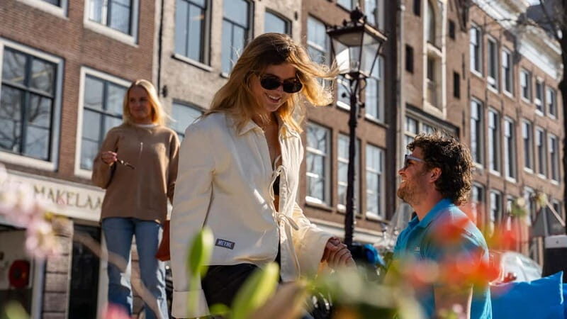 Amsterdam: Canal Cruise in Open Boat with Drink Option - Who should book this, and who should skip it