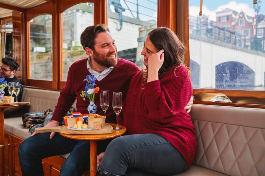 Amsterdam: Canal Cruise with Bubbles & Bites - Photos and photo timing: where the cruise helps
