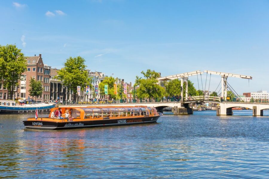 Amsterdam: City Centre Canal Cruise including Audioguide - Why a 1-hour cruise is the fastest way to read Amsterdam
