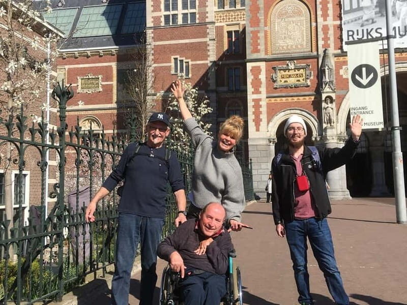 Amsterdam: City Tour in German - Buildings, Street Art, and the Dutch “How Things Look” Conversation