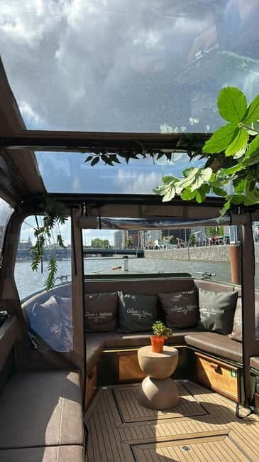 Amsterdam: Covered Heated Canal Cruise with Bitterballen - Drinks and cocktails on board: how the bar menu works