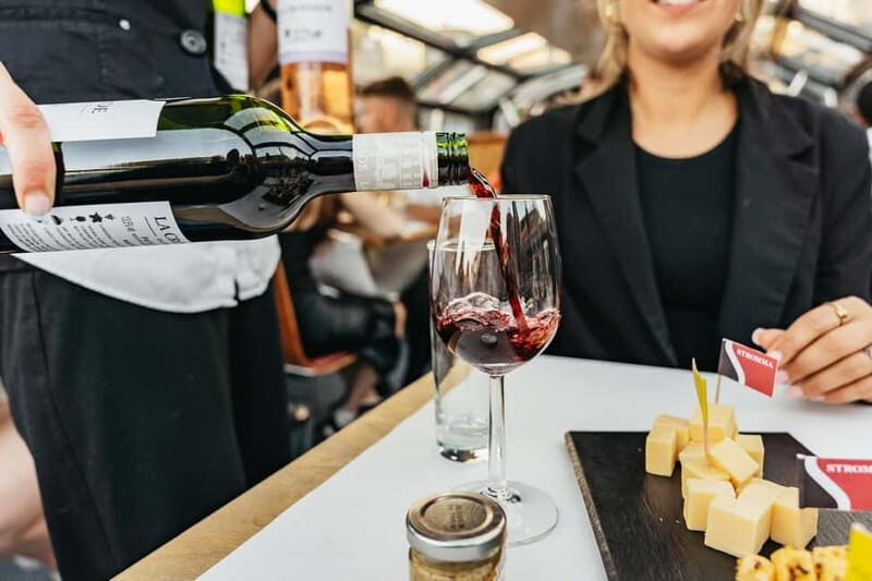 Amsterdam: Cozy Cheese & Wine Cruise Tasting Experience - What the heated boat changes about your evening
