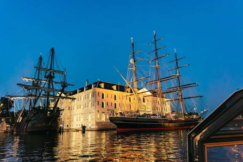 Amsterdam: Cozy Cheese & Wine Cruise Tasting Experience - The route: what you see from Damrak to Skinny Bridge