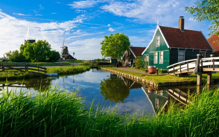 Amsterdam: Day Tour Keukenhof and Zaanse Schans Windmills - Keukenhof entry: how to use your 4 hours like a pro