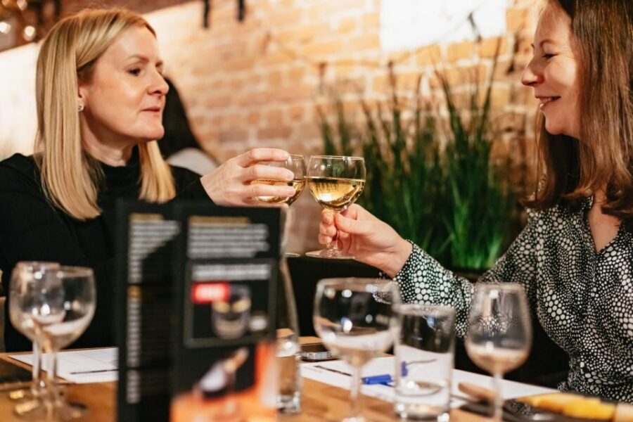 Amsterdam: Dutch Cheese Tasting Experience with Wine - Downstairs shopping: put the discount to work