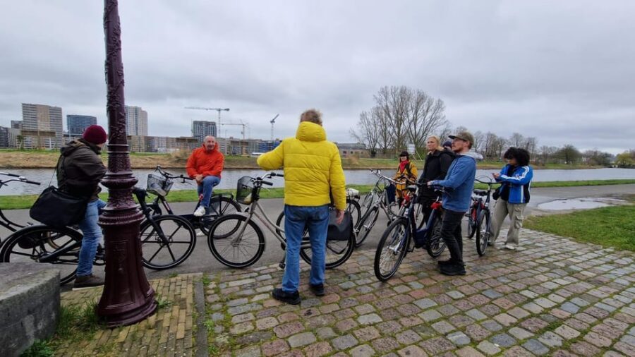 Amsterdam: Dutch Countryside E-Bike with Cheese & Clogs - Monnickendam and Waterland: harbor-side streets and quiet roads