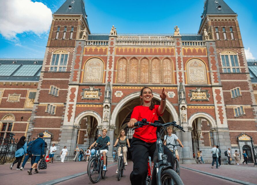 Amsterdam: E-Bike Sightseeing Tour - Scharrebiersluis and the Portuguese Synagogue: street-level Amsterdam