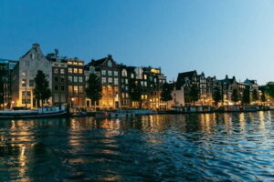 Amsterdam: Evening Cruise with Optional Wine and Snacks - The 90-minute Amsterdam-at-night cruise that gives you bearings fast