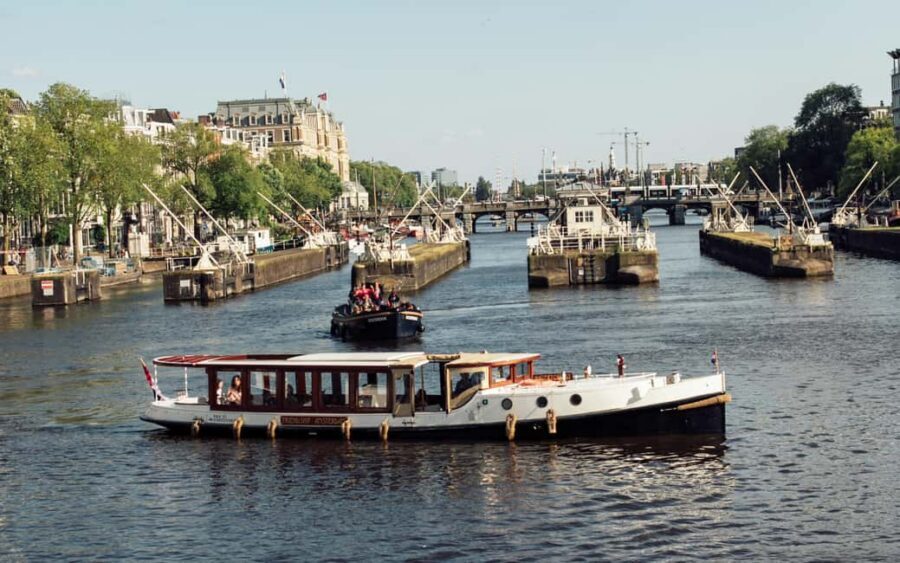 Amsterdam: Evening Lights Cruise incl. Cocktail & Waffle - Who This Cruise Is Best For (And Who Might Want Something Else)