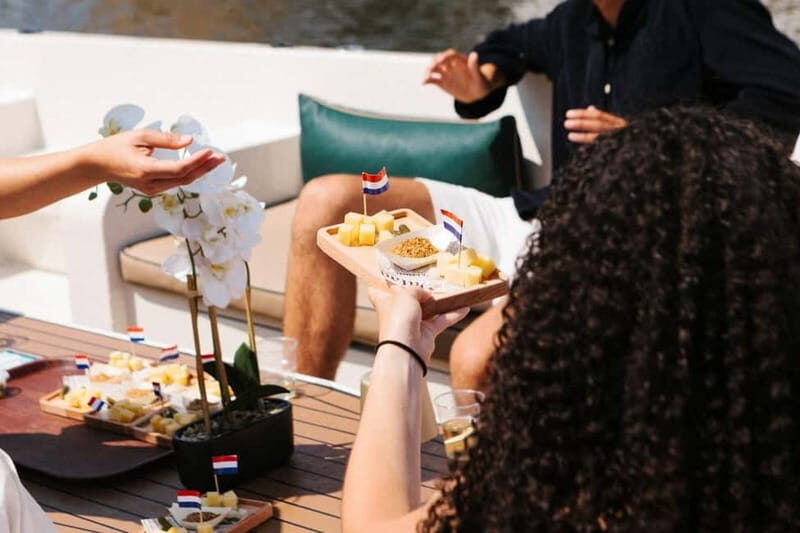 Amsterdam Evening (Sunset) Canal Cruise w/ optional drinks - How the guidance works: live skipper talk plus an 8-language digital booklet