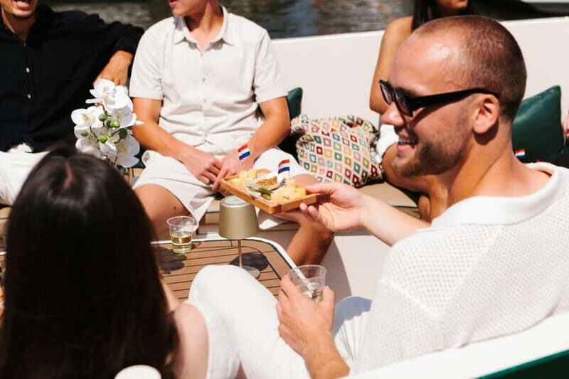 Amsterdam Evening (Sunset) Canal Cruise w/ optional drinks - Who this cruise suits best