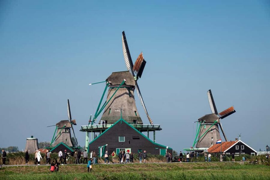 Amsterdam: Experience Zaanse Schans Windmills & Cheese Farm - The ride there: what the luxury coach is actually for