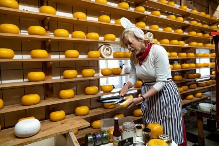 Amsterdam: Experience Zaanse Schans Windmills & Cheese Farm - Walking the village on your own: your self-guided Zaanse Schans route