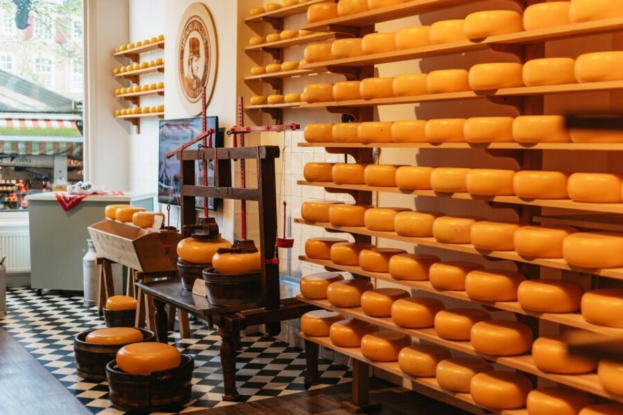 Amsterdam: Food and Culture Walking Tour with Tastings - Jordaan neighborhood walking: where the city feels human
