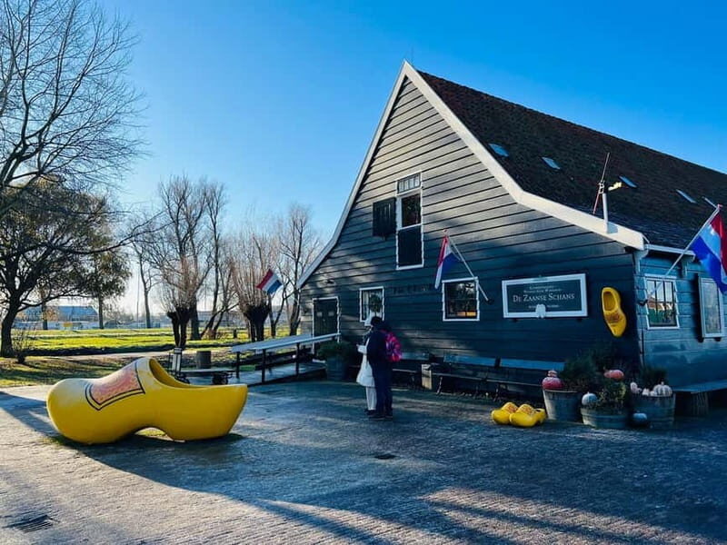 Amsterdam: Giethoorn, Afsluitdijk and Zaanse Schans Day Trip - Afsluitdijk Engineering Views and a Timed Photo Stop