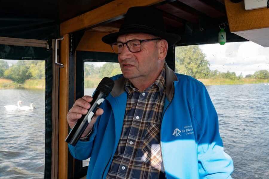 Amsterdam: Giethoorn Tour Scenic Cruise, Cheese & Free Time - Cheese tasting at Henri Willig: included, and actually useful