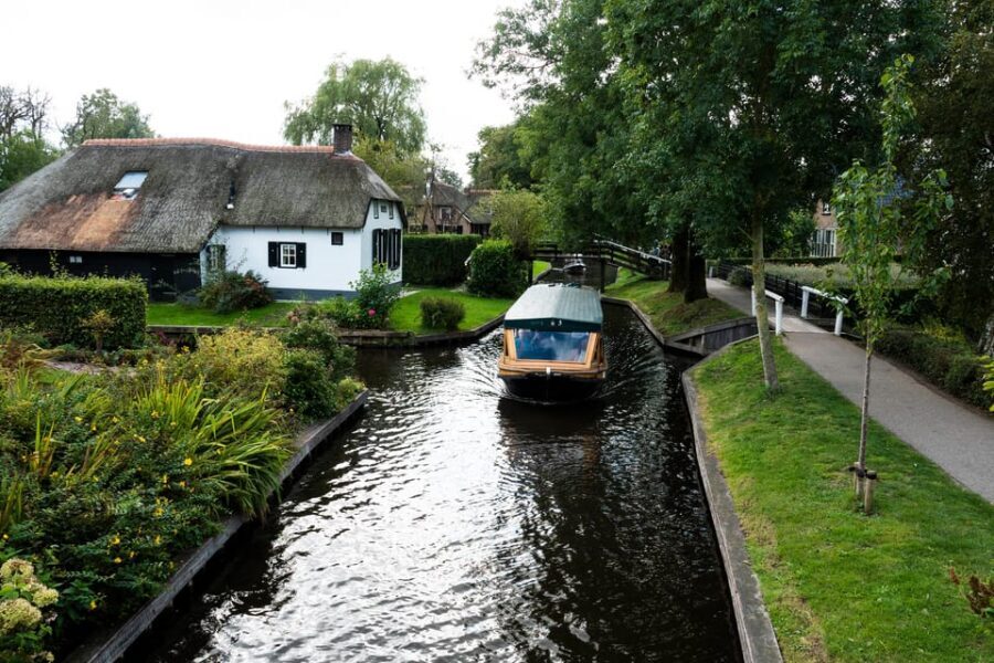 Amsterdam: Giethoorn Tour Scenic Cruise, Cheese & Free Time - Should you book this Amsterdam to Giethoorn cruise with cheese and free time?