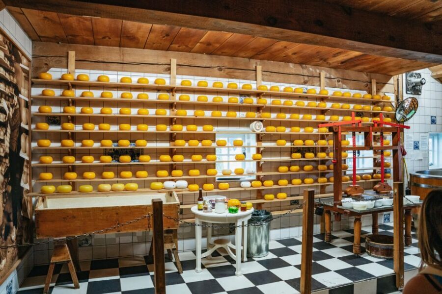 Amsterdam: Giethoorn, Volendam, and Zaanse Schans Tour - Who should book this day trip, and who should skip it