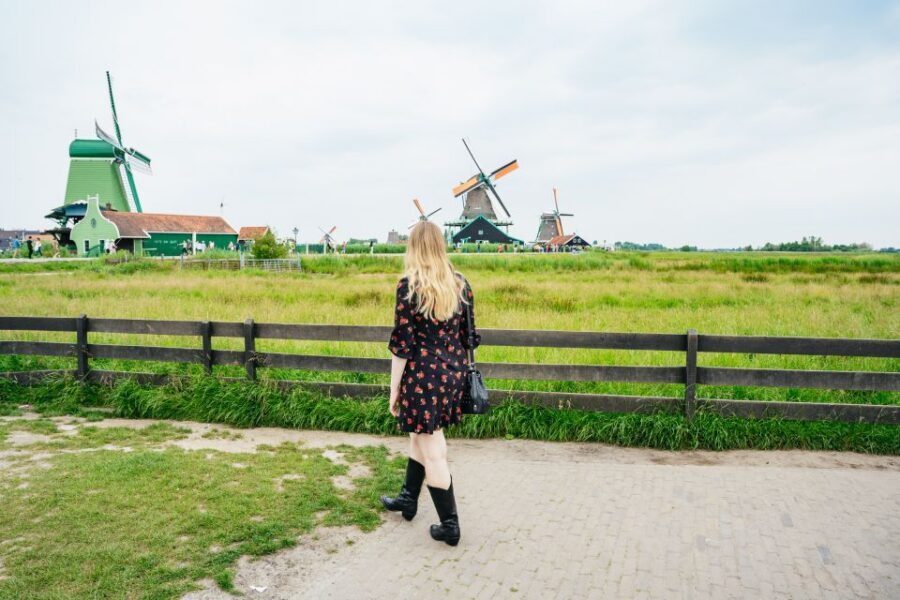 Amsterdam: Giethoorn, Volendam, and Zaanse Schans Tour - Volendam harbor stroll: lighthouse photos and quick local bites