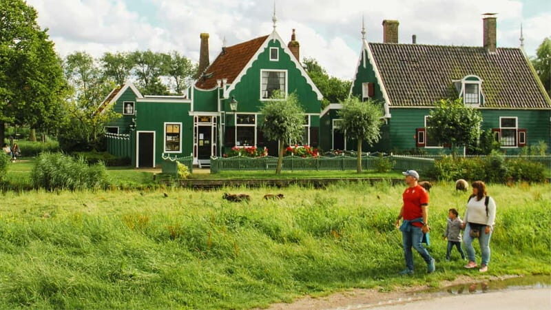 Amsterdam: Giethoorn & Zaanse Schans Small Group Day Trip - Giethoorn: The Canal Cruise That Actually Lives Up to the Name