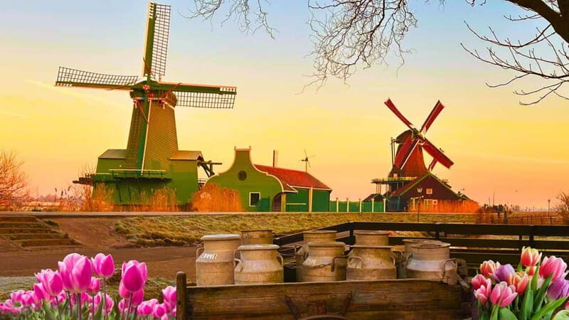 Amsterdam: Giethoorn & Zaanse Schans Small Group Day Trip - Zaanse Schans Windmills: Step Inside and Learn the Mechanics