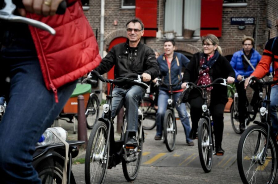 Amsterdam: Guided City Bike Tour in French - Grachtengordel canals and Magere Brug: learning the city’s visual language