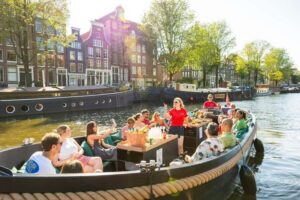 Amsterdam: Guided Open Boat Cruise Unlimited Drinks Option - Meeting near Amsterdam Centraal: easy to find, if you’re watching for the red