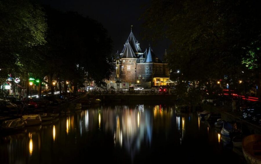 Amsterdam: Haunted History and Ghost Walking Tour - Dam Square Meeting Point: where the spooky walk begins