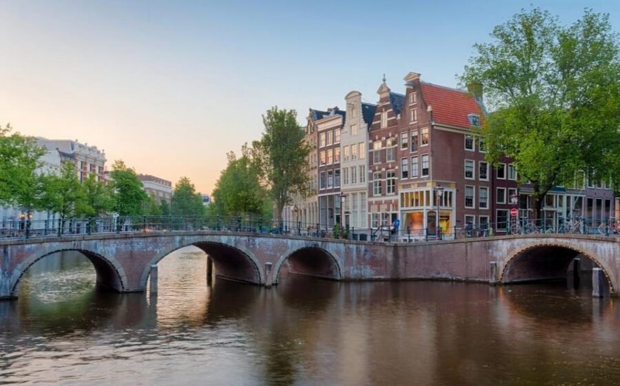 Amsterdam: Haunted History and Ghost Walking Tour - Begijnhof courtyard: the nun condemned to silence