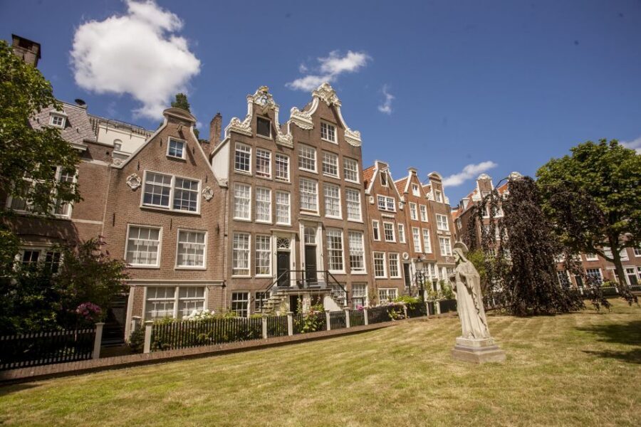 Amsterdam: Hidden Gems & Highlights Guided Bike Tour - The Local Café Break: Where to Snack Without Breaking the Flow