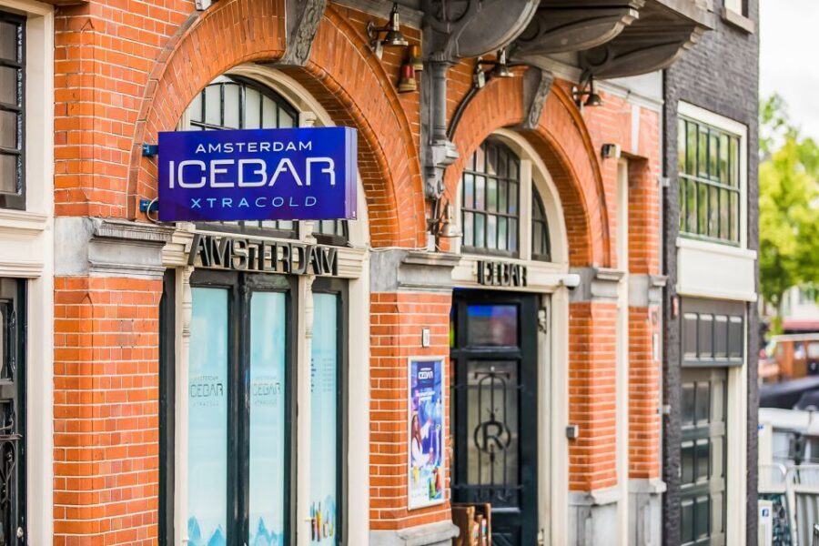 Amsterdam: Icebar Entry Ticket with 3 Drinks - A -10°C Bar Built from 35 Tons of Ice