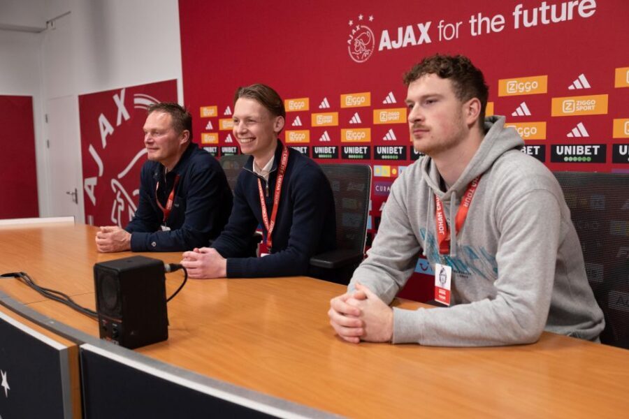 Amsterdam: Johan Cruijff ArenA Tour with Optional Guide - Photo angles: the stands and the pitch in the same hour