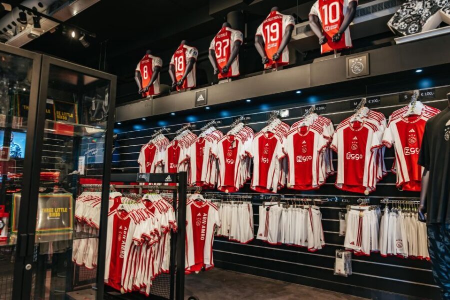 Amsterdam: Johan Cruijff Arena VIP Tour - Boardroom stop: the decisions fans never see