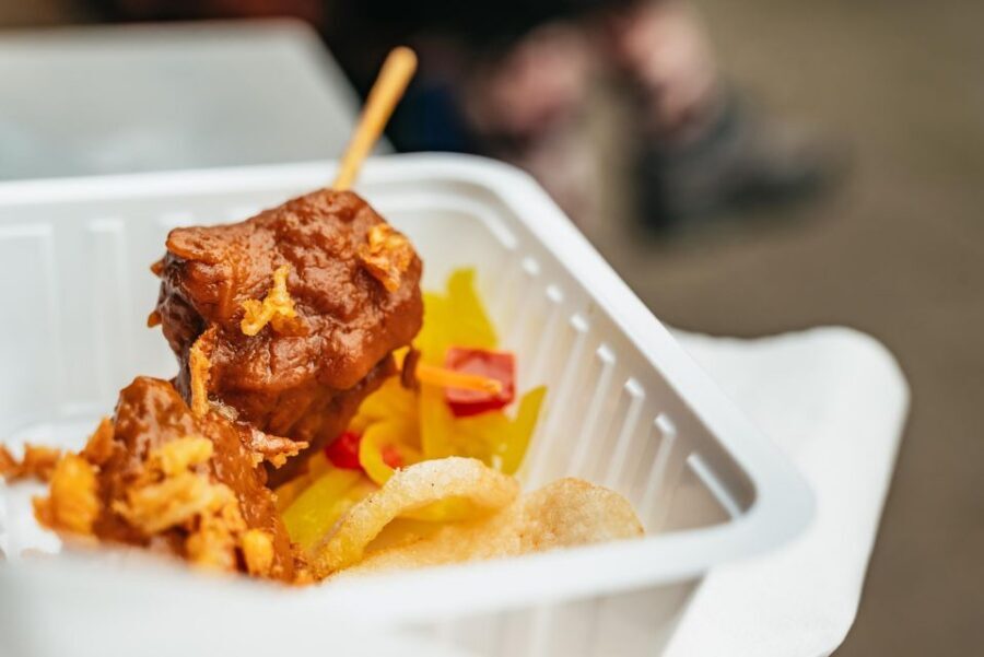Amsterdam: Jordaan District Local Food Walking Tour - What to bring so you enjoy every bite (instead of thinking about discomfort)