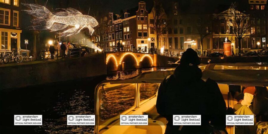Amsterdam: Light Festival Boat+Unlimit.Drinks & Snack Option - Who should book this cruise (and who might want a different style)